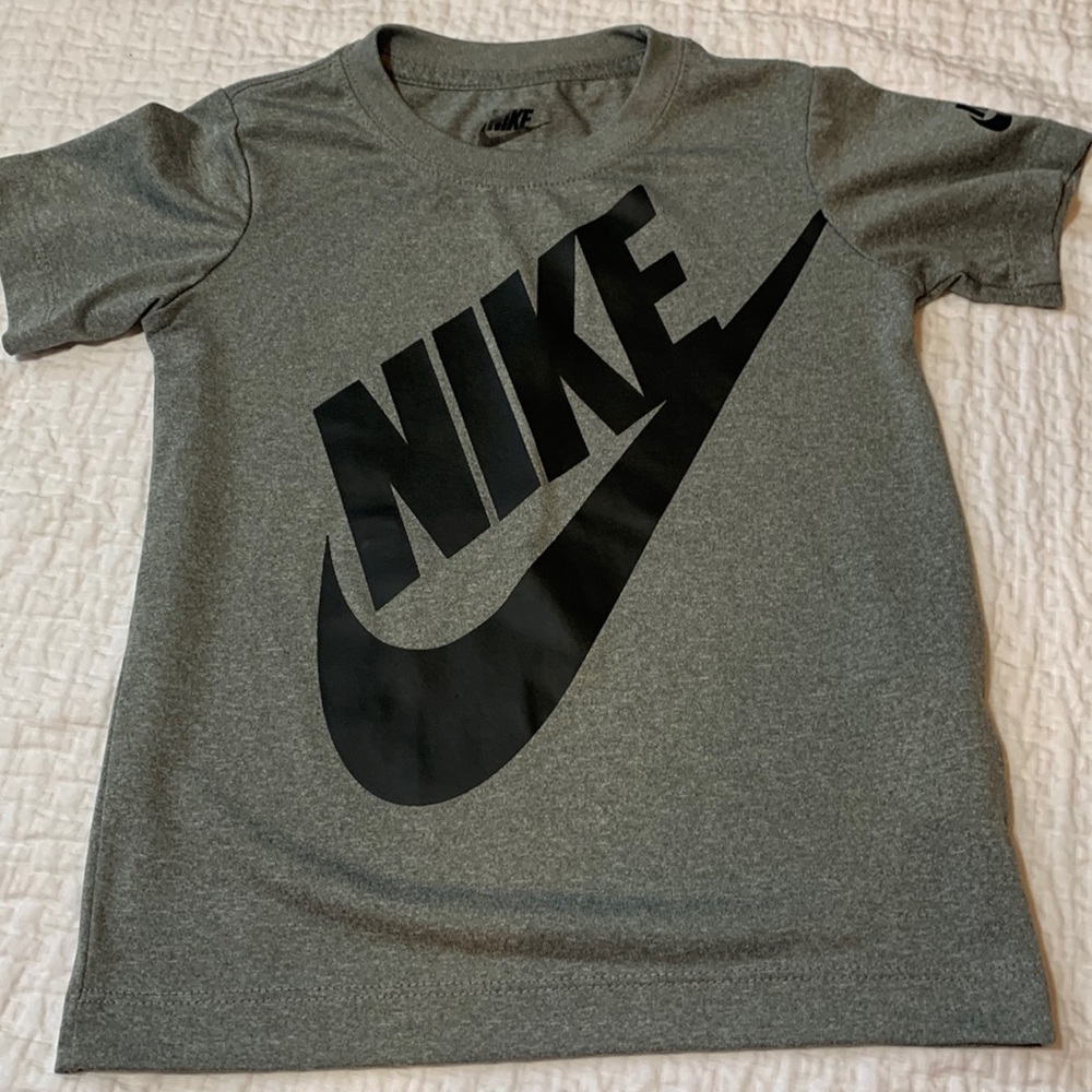 Nike boys tshirt. XS 3-4 yrs